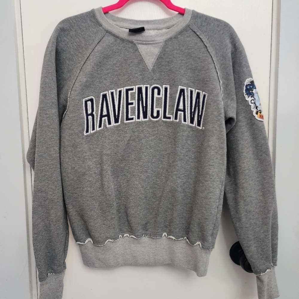 Warner Bros Gray Crewneck Sweater Ravenclaw Design Small Harry Potter - Picture 2 of 10